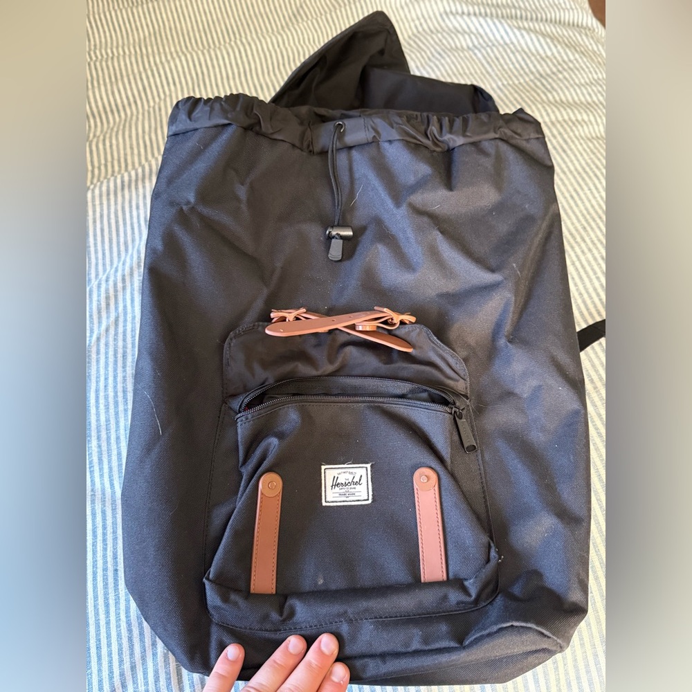 CLASSIC BLACK HERSHEL SUPPLY CO LITTLE AMERICA 30L LIGHTLY USED BACKPACK